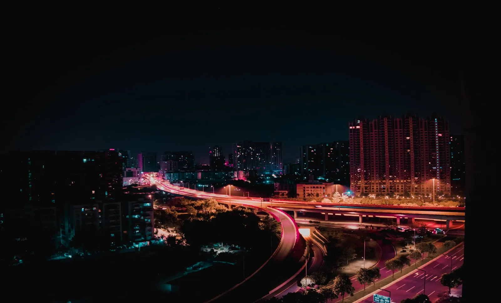 Cómo hacer fotos nocturnas que no salgan borrosas (guía paso a paso)