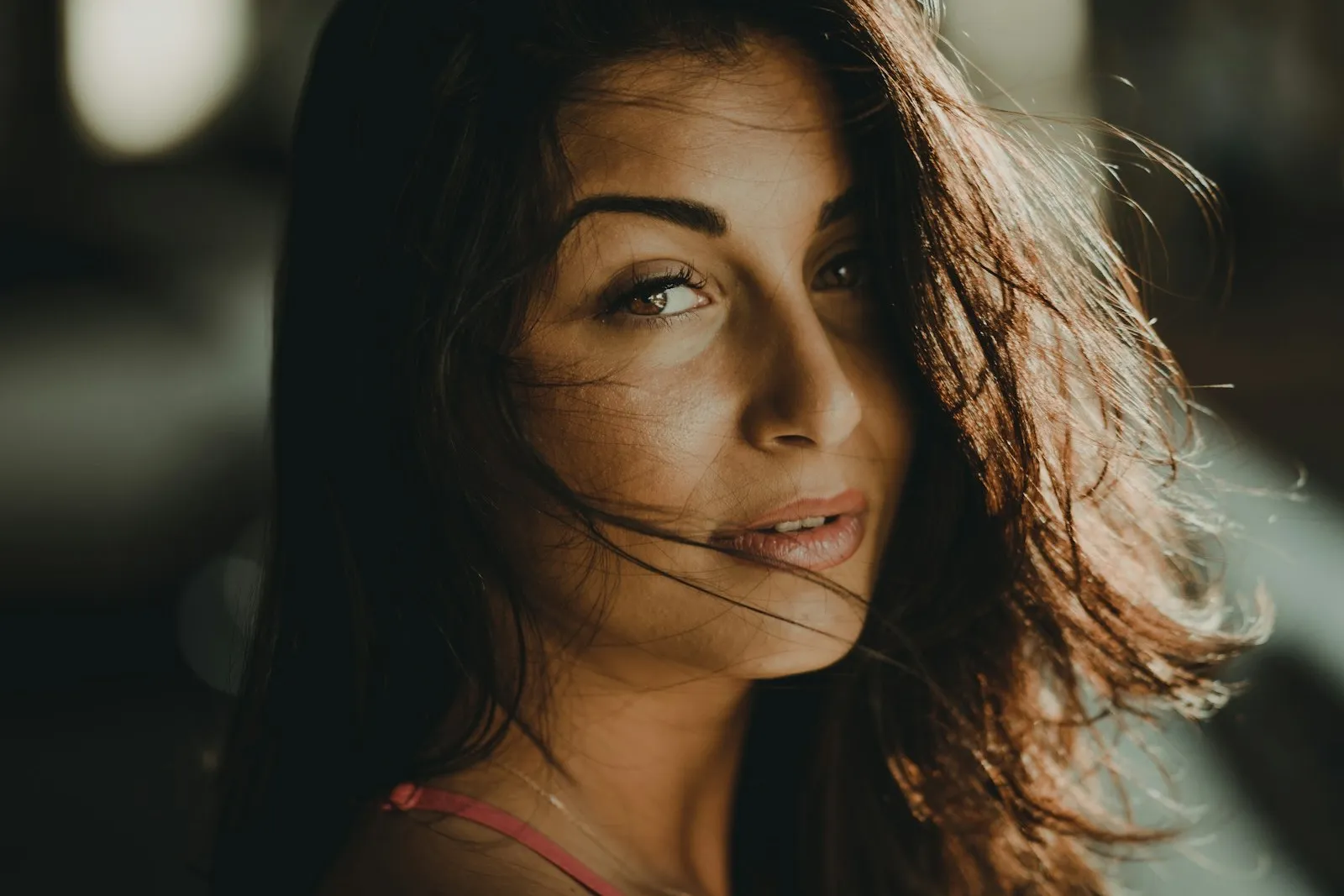 Fotografía de retrato para principiantes: ajustes, luz y cómo dirigir